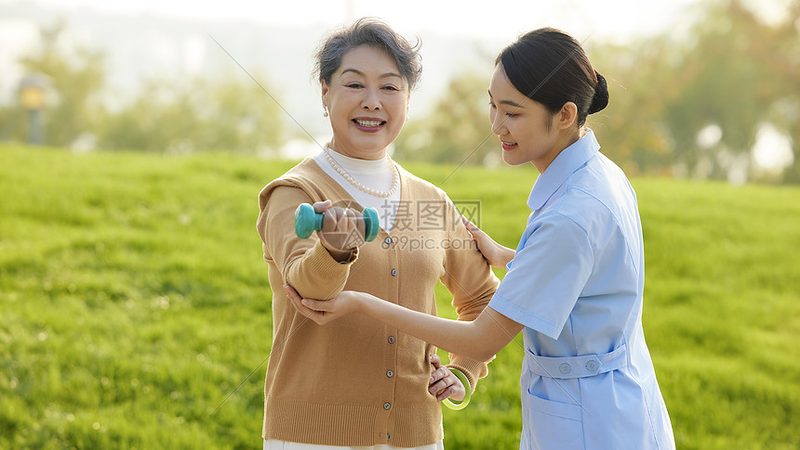 医养结合与居家养老：老年生活模式的深度解析