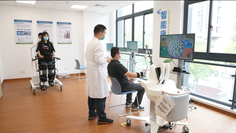 不锈钢安全扶手安装高度：守护老人安全的关键细节